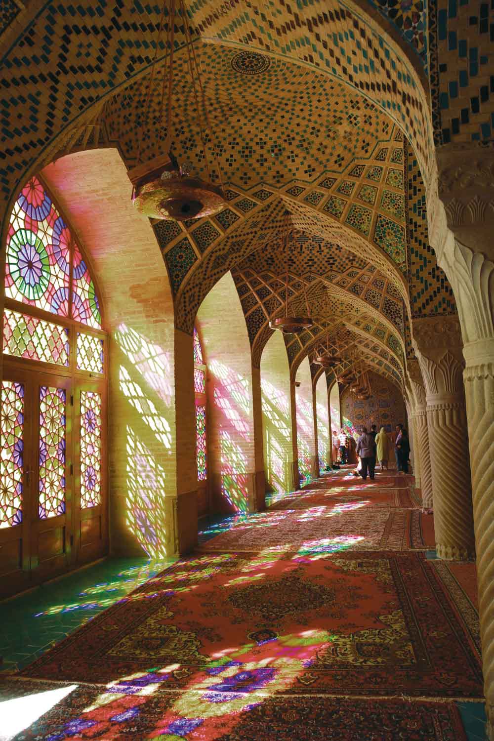 شکوه معنویت در معماری مساجد ایران