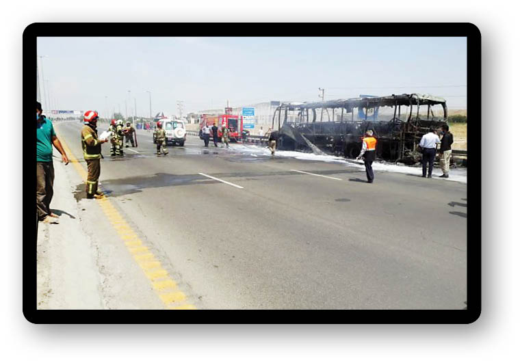 نجات 20نفر از اتوبوس آتش گرفته در آزادراه قم-تهران