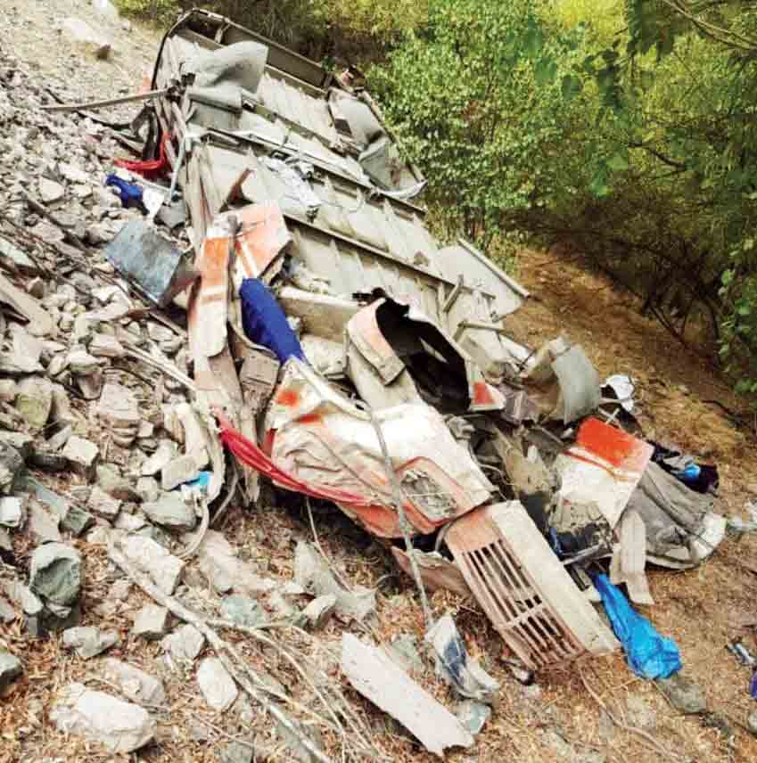 حادثه در جاده کامیاران جان 16نفر را گرفت و 12مصدوم بر جا گذاشت