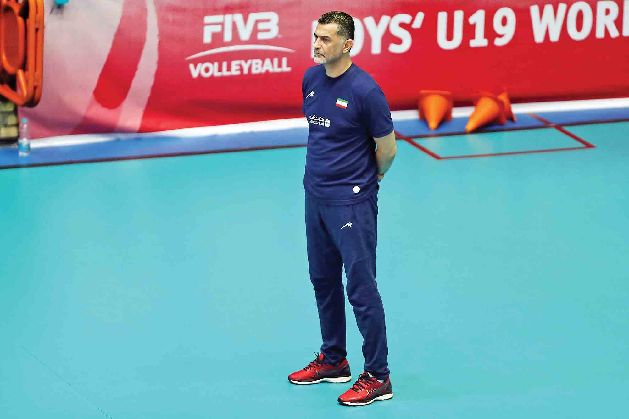 منتظر والیبالی متفاوت باشید