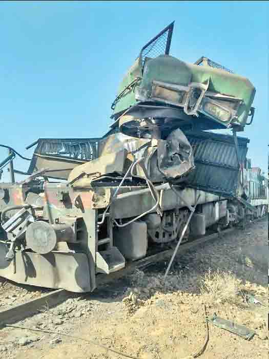 کوتاه از حادثه/ خسارت سنگین در سانحه خارج شدن 2قطار از ریل