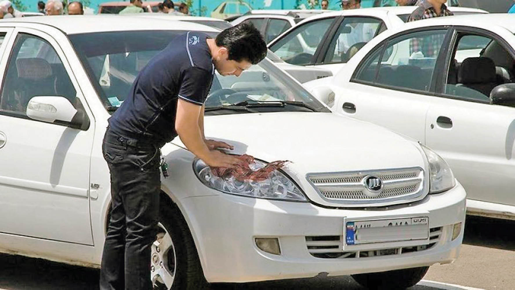 همشهری نتایج واکنش خودروسازان به مصوبه اخیر شورای رقابت در مورد تغییر شرایط پیش فروش خودرو را بررسی می کند