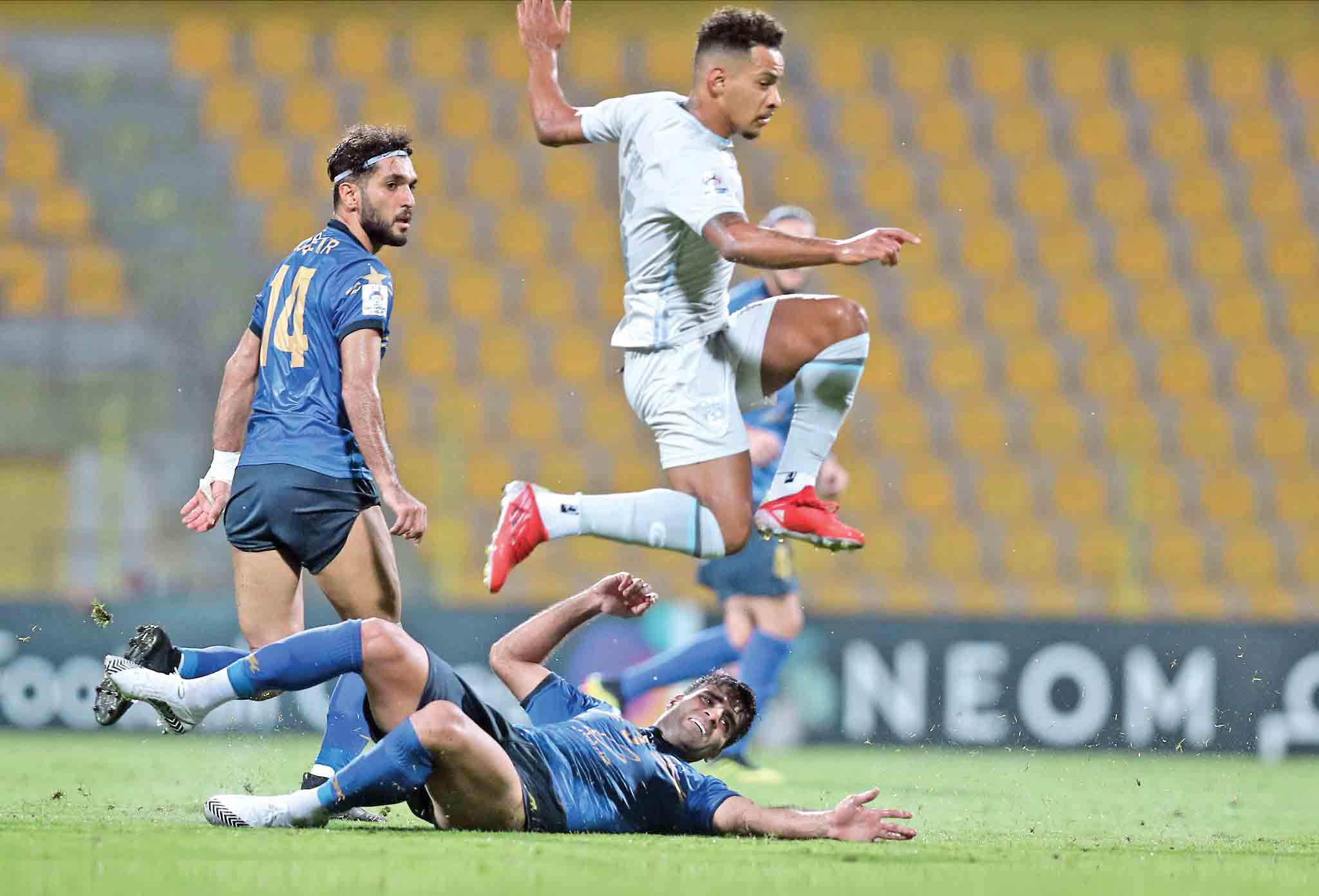 استیک با دندان مصنوعی