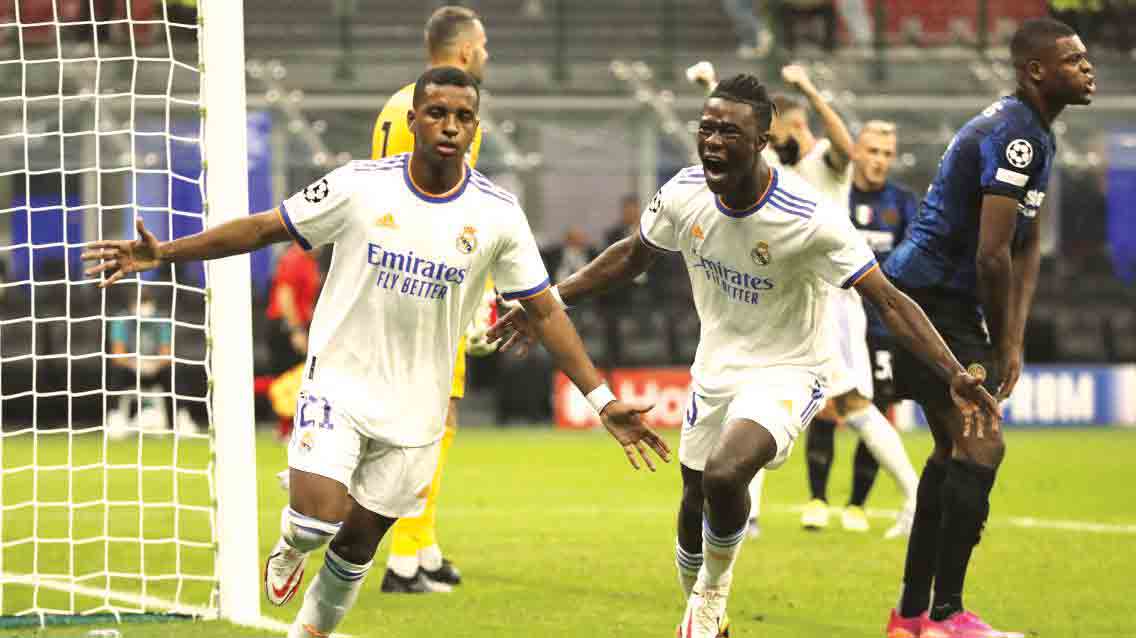 شاخ به شاخ پاییزی غول‌ها