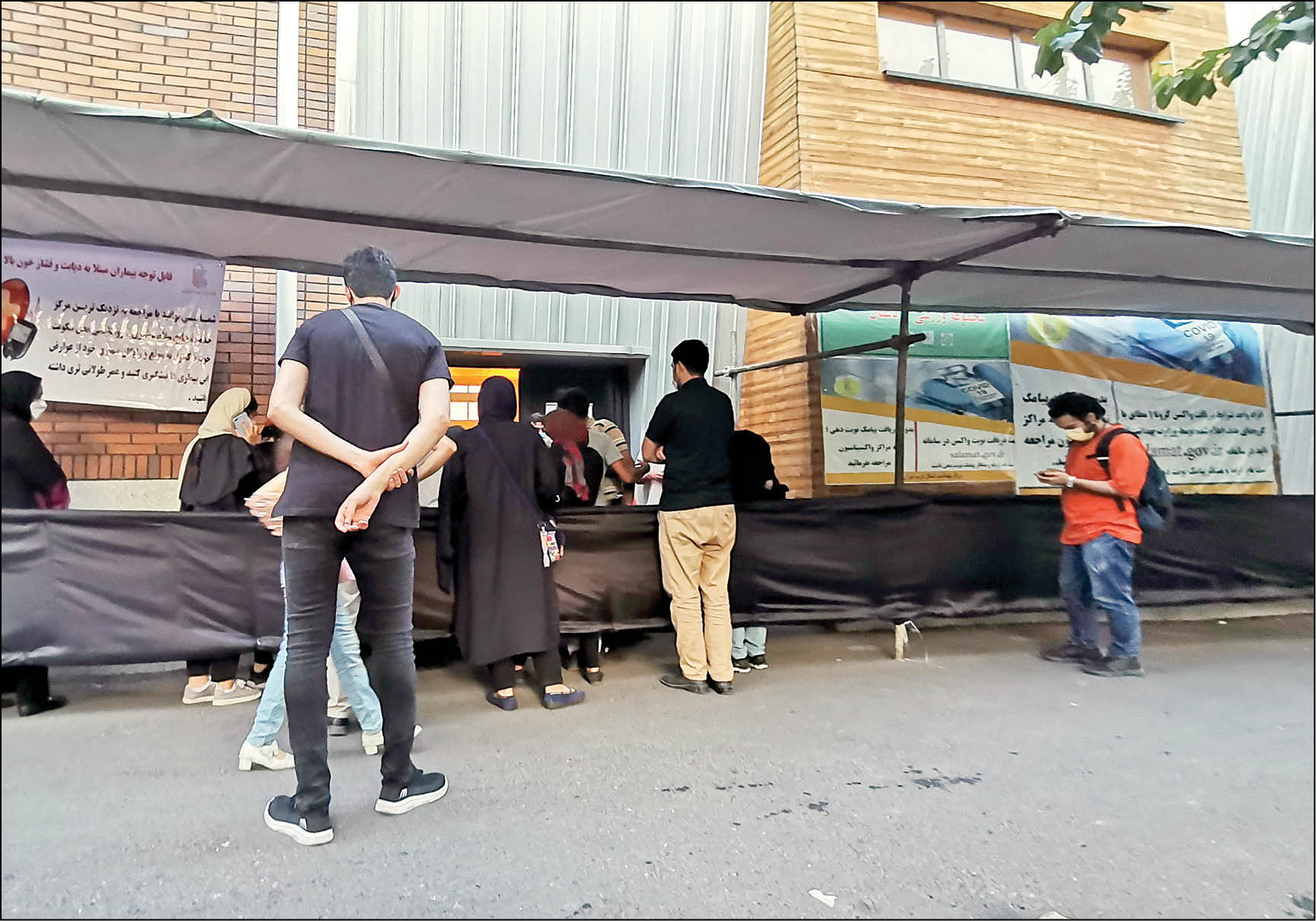 دلالی کارت واکسن؛ همه آسترازنیکا می‌خواهند