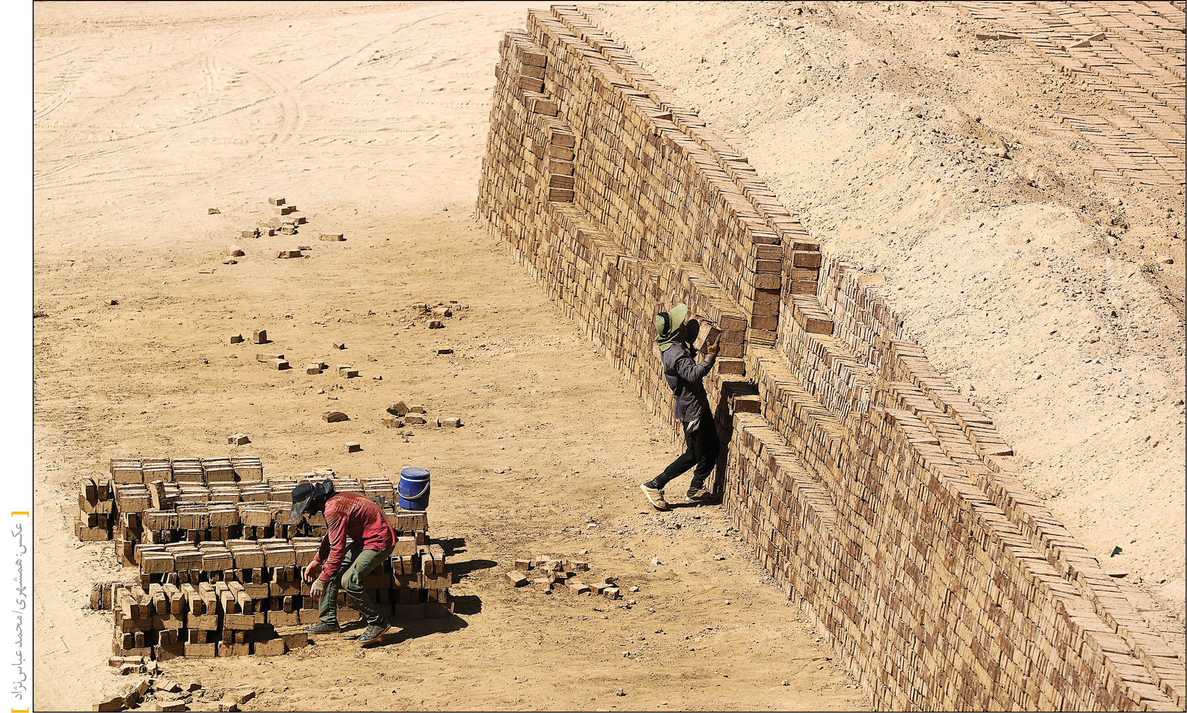 اینجا آجر را نان می‌کنند