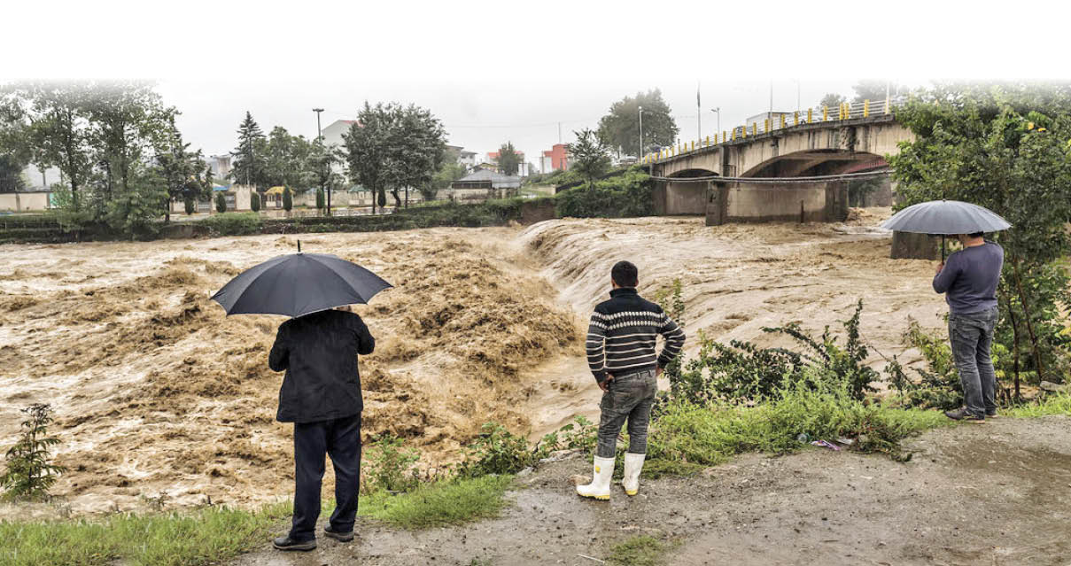 سیل در شمال، توفان شن در جنوب