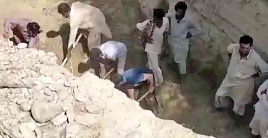 ریزش دیواره گودالی که تبدیل به محل بازی بچه‌ها شده بود، حادثه هولناکی را رقم زد