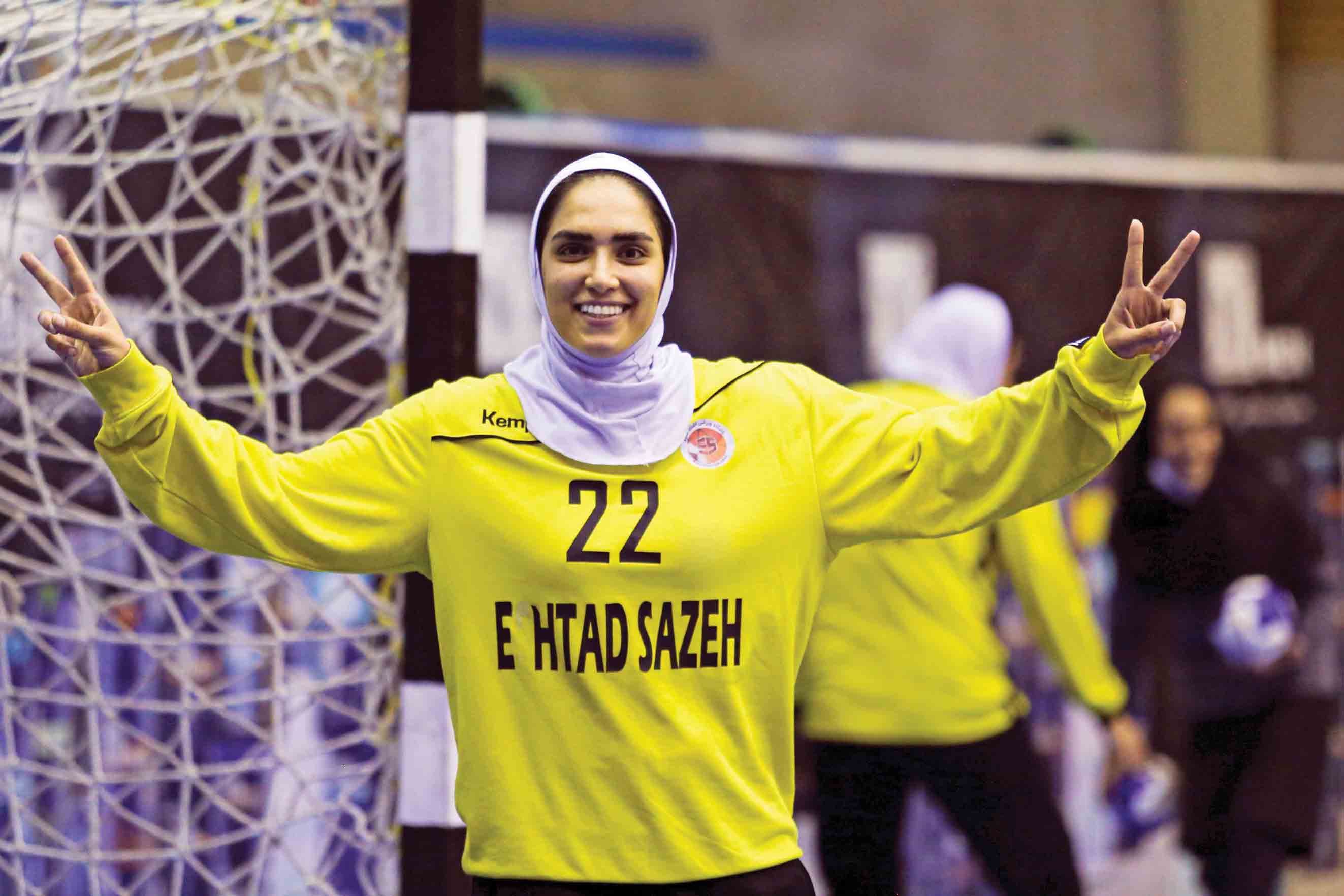 گفت‌وگو با هانیه لک؛ دروازه بانی که با تیم ملی هندبال به جام جهانی راه پیدا کرد