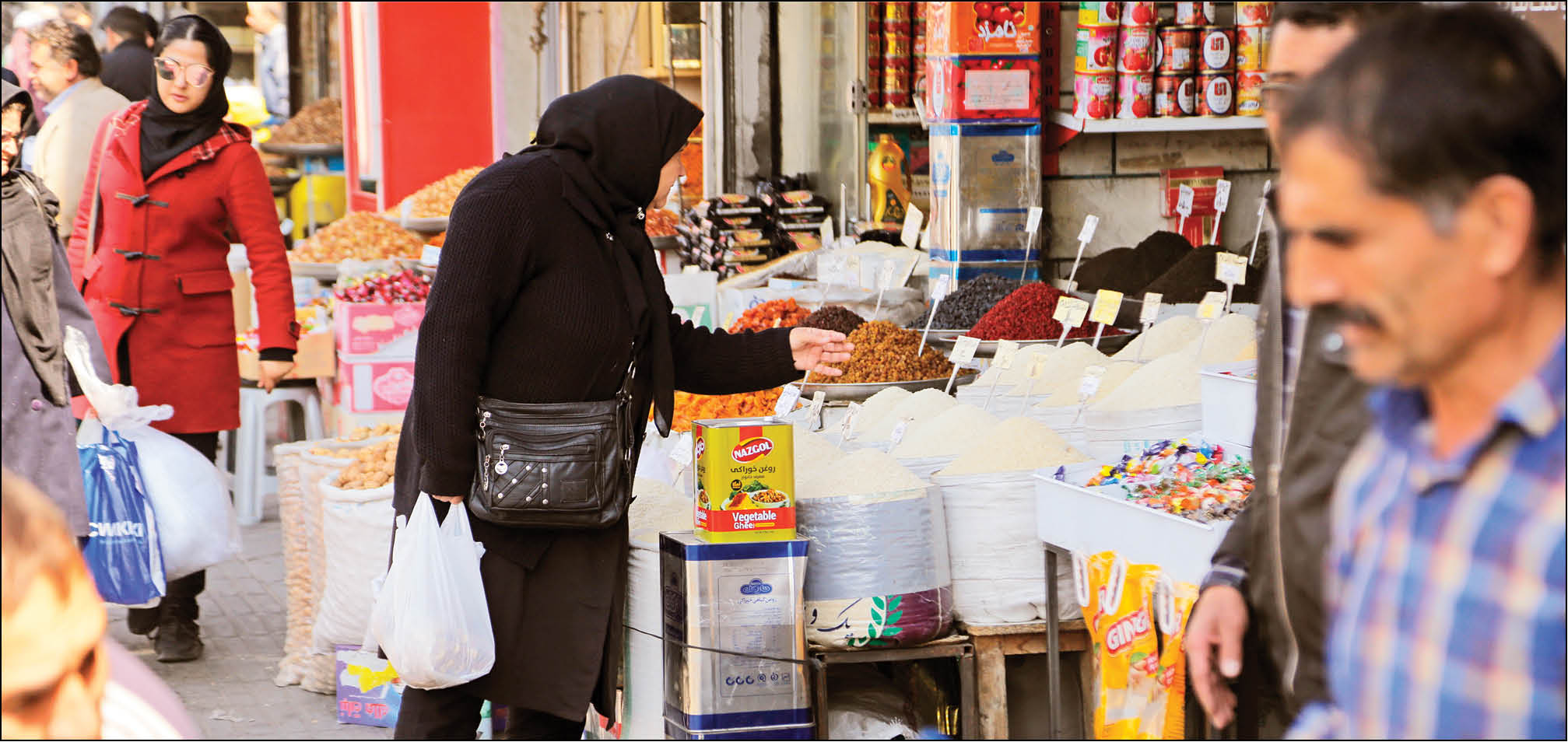 در فاصله میان دو سفره