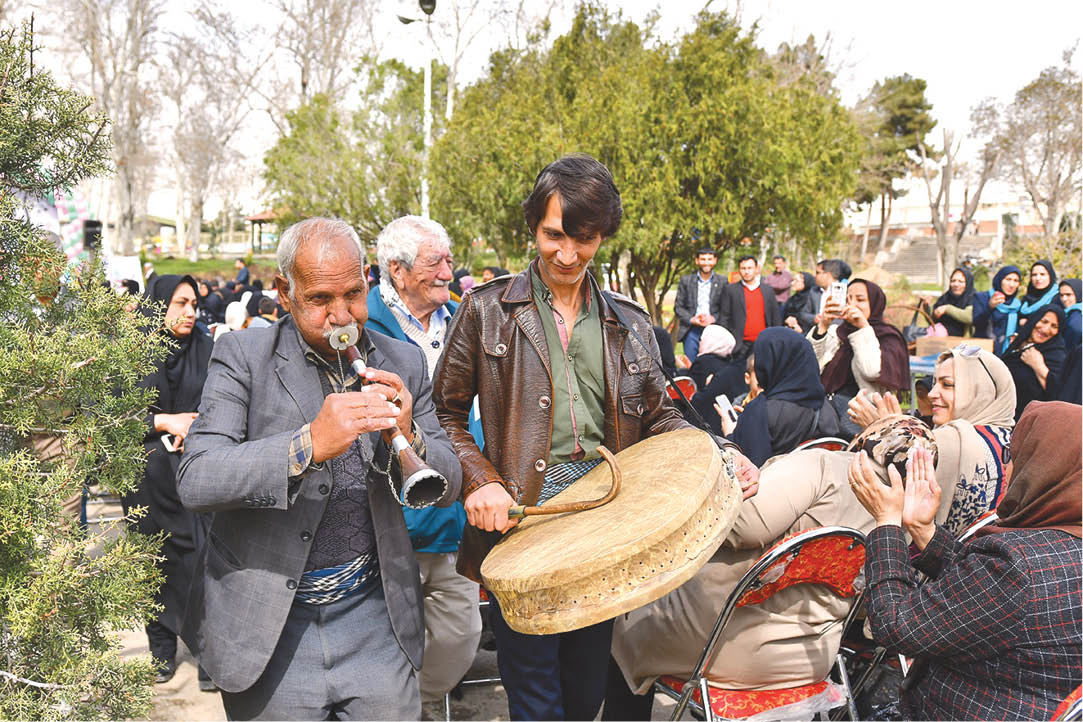 خنده، چنان‌که افتد و دانی