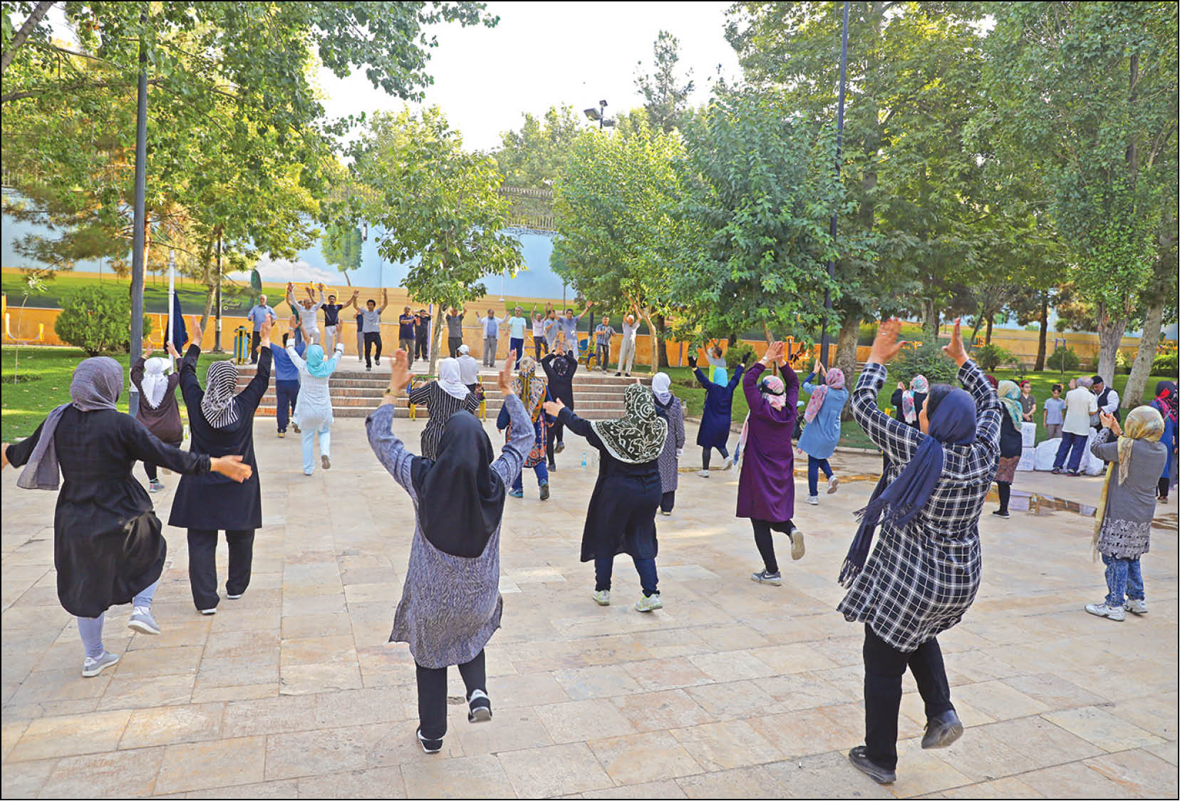 الکی هم شده بخند...