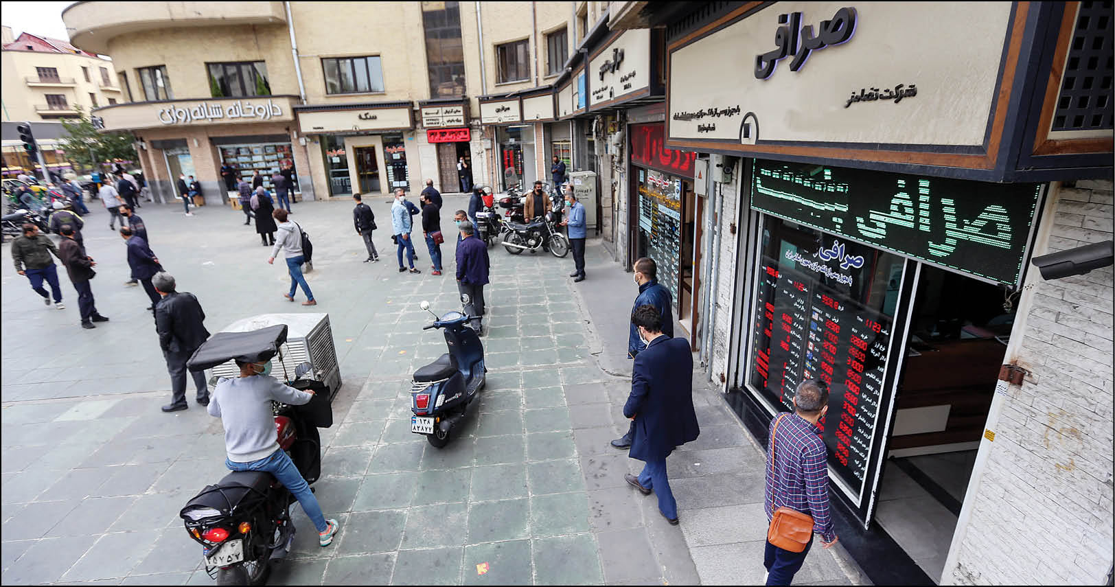 دلار روی قله یک‌ساله