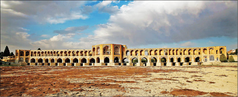 تعدی به جریان طبیعی زاینده‌رود