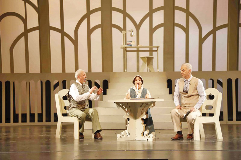 چرا نمایشی‌را روی صحنه می‌بریم؟