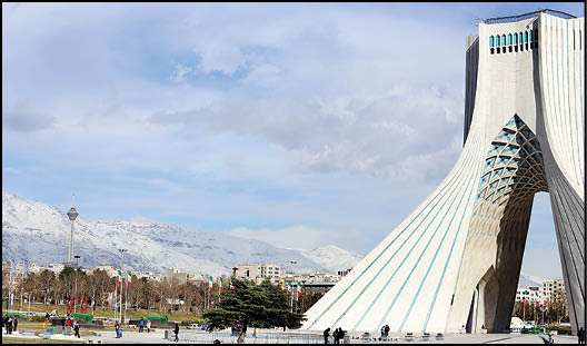 میدان آزادی برای میزبانی از سالگرد حاج‌قاسم سلیمانی آماده می‌شود