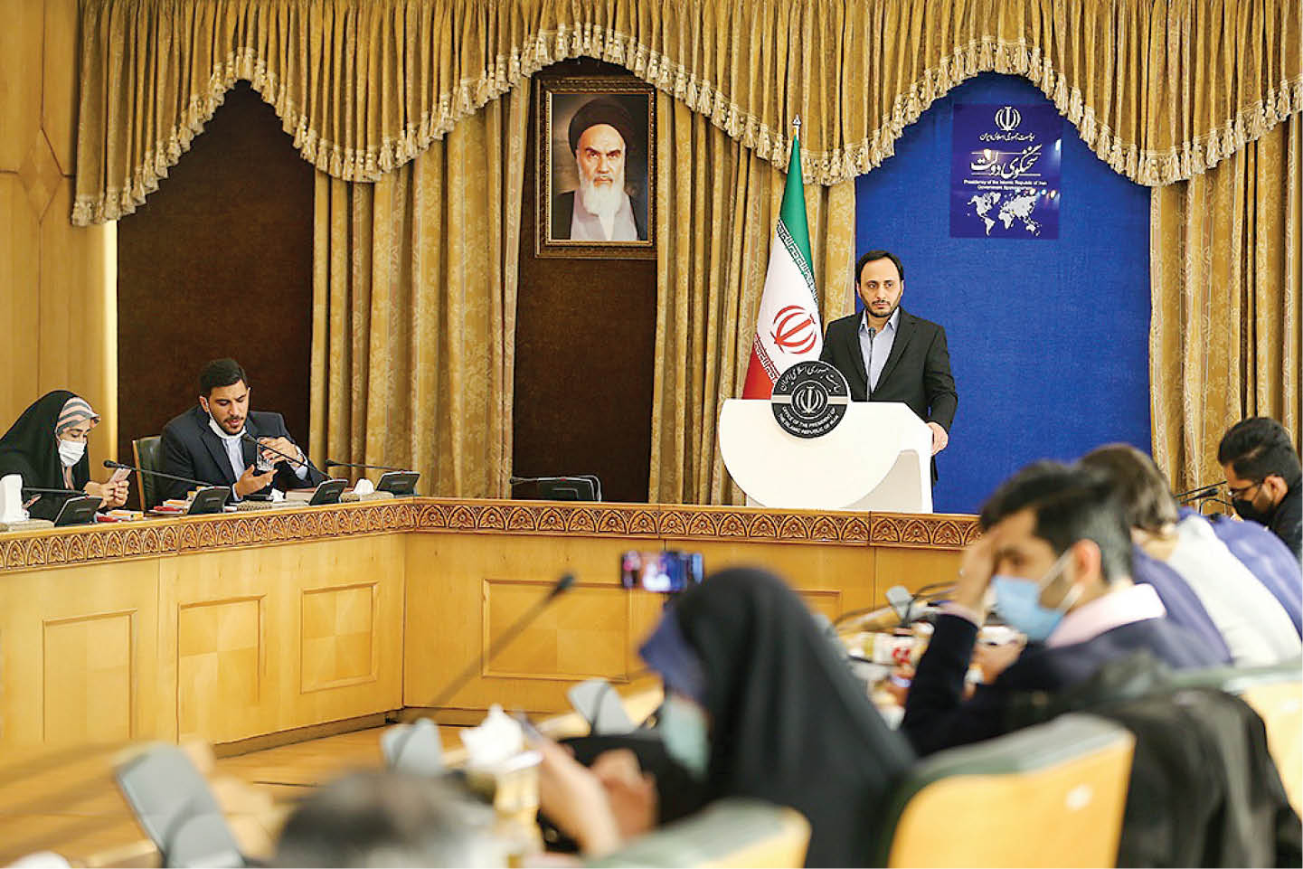 اختلافات را از تریبون‌ها به جلسات بردیم