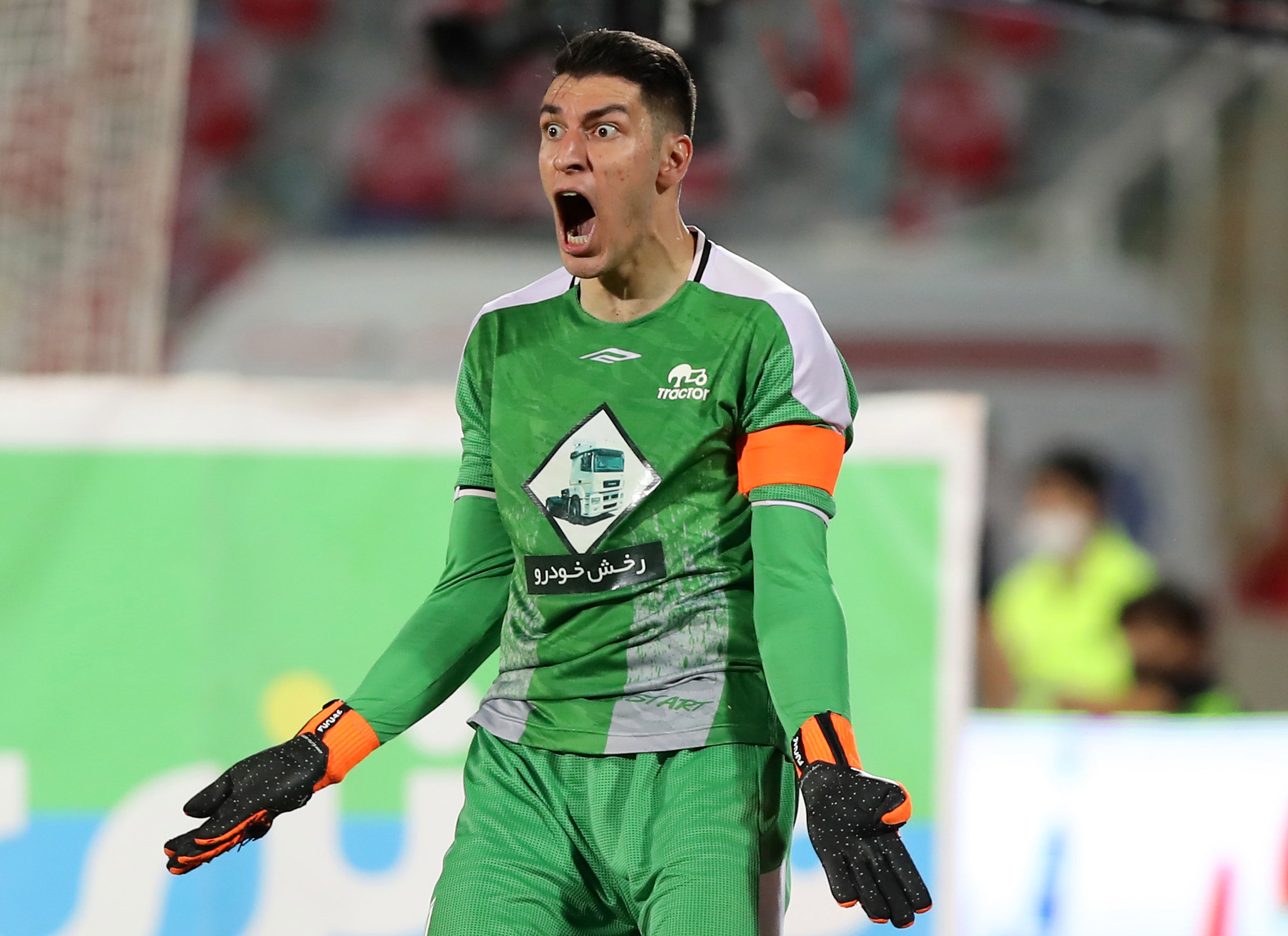 حقم بود بهترین گلر لیگ قهرمانان شوم