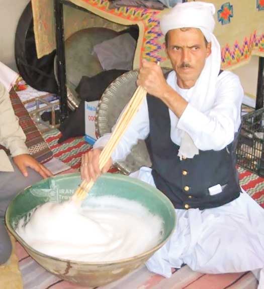 کف‌زنی در شب یلدا