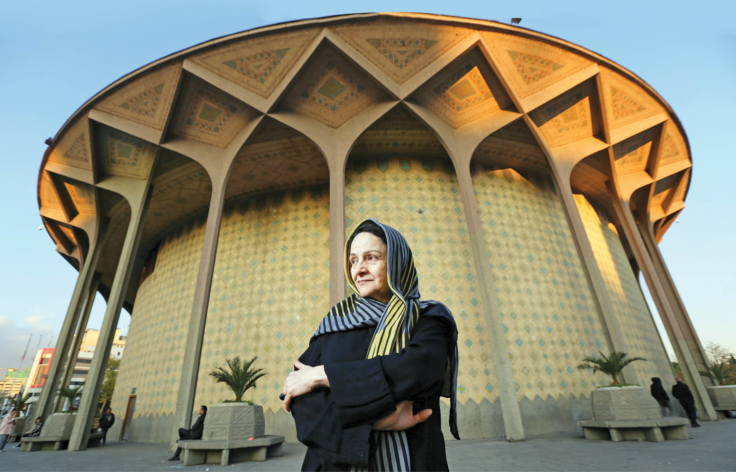 گفت‌وگو با گلاب آدینه کارگردان نمایش «بانوی محبوب من»