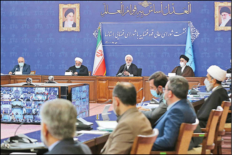 دستبندزدن‌ جلوی چشم خانواده ممنوع!