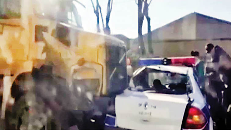 دو پلیس سپر عابران شدند