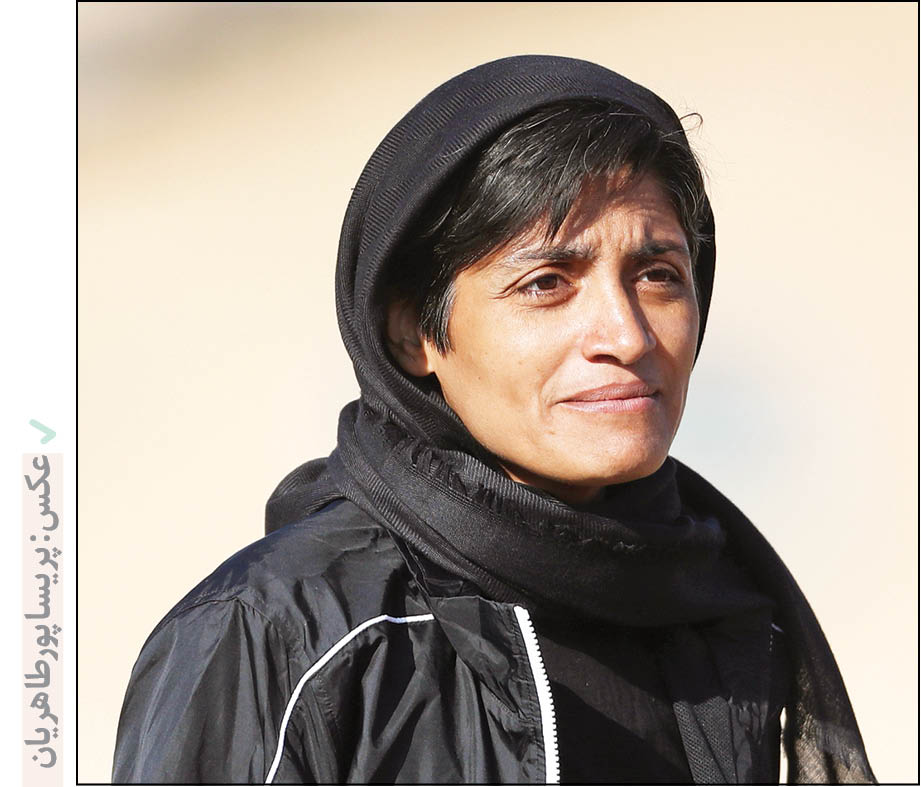 روی آوارهای زلزله بم جشن قهرمانی گرفتیم