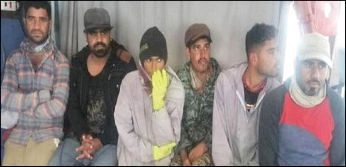 نجات ۸ صیاد گرفتارشده در آب‌های جاسک