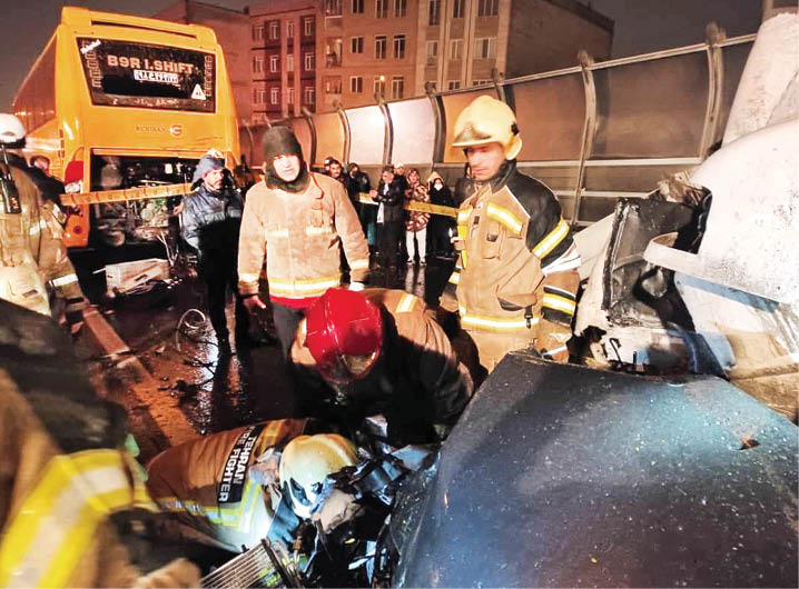 مرگ راننده 206 در تصادف زنجیره‌ای 14خودرو