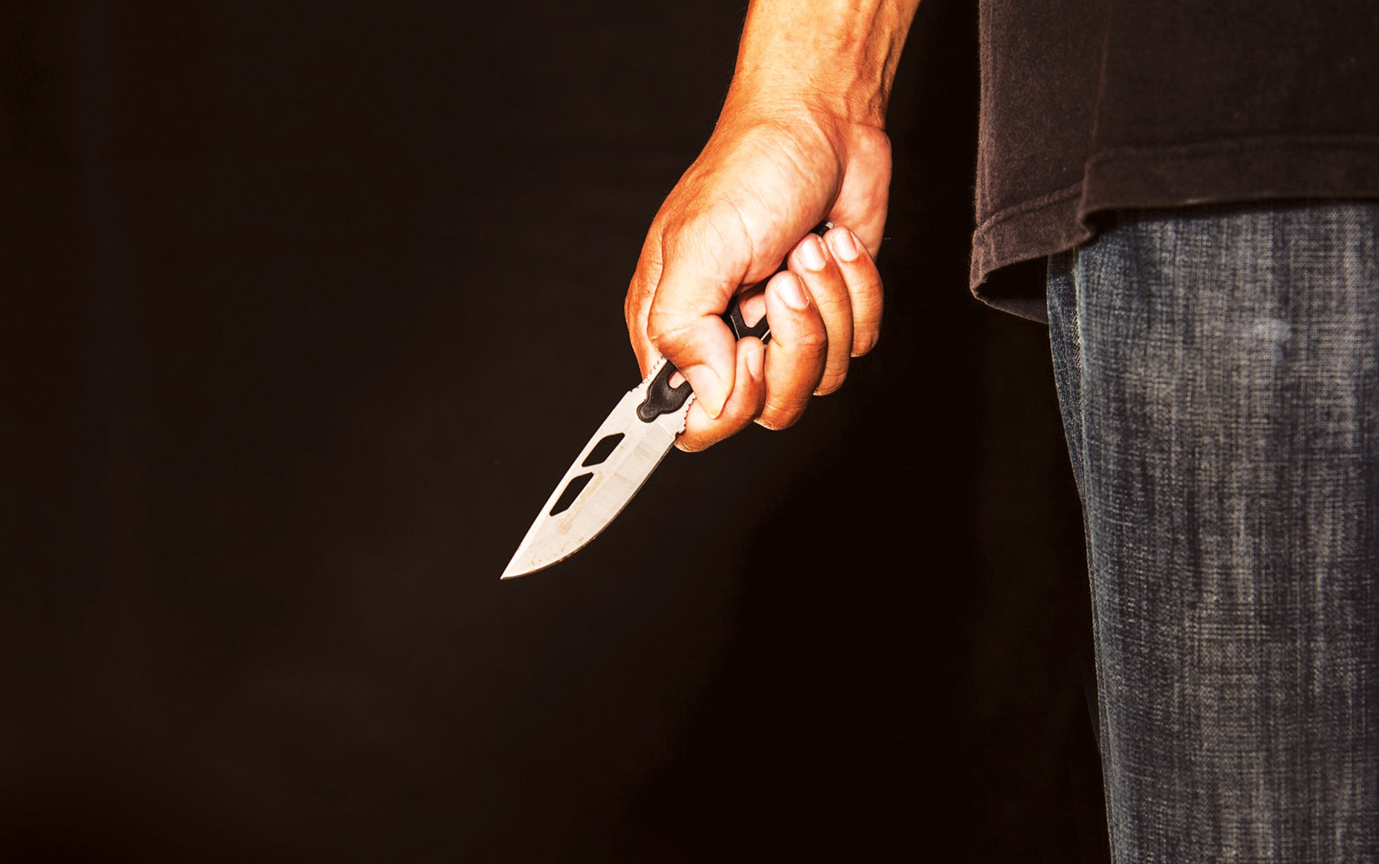 دست هر بچه‌ای یک تیزی است