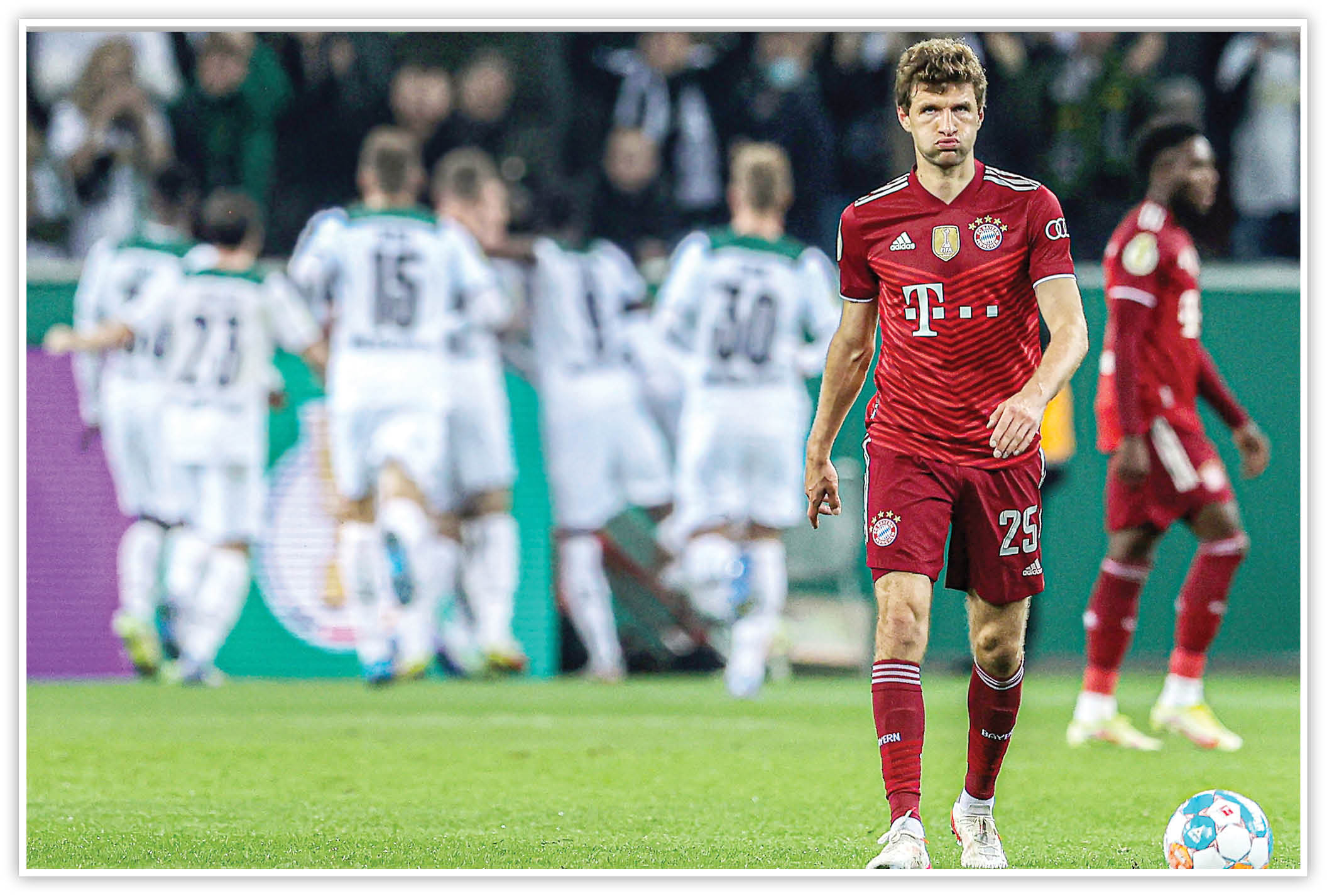 گربه همچنان سیاه است