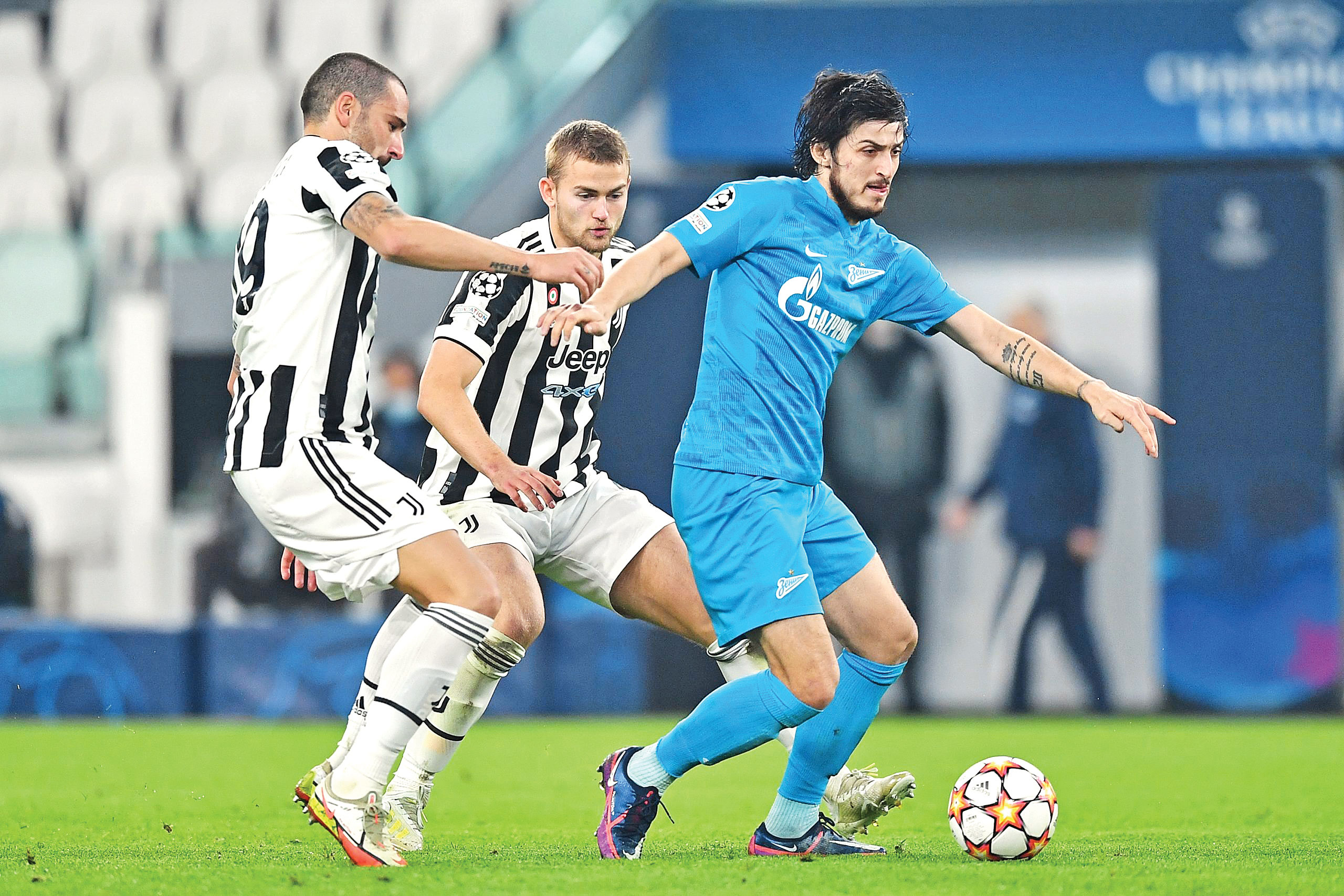 رؤیای رنگی با پیراهن سیاه و سفید