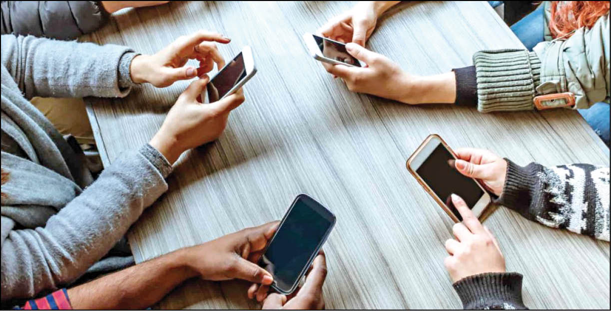 گذران یک سوم ساعت بیداری مردم جهان با موبایل