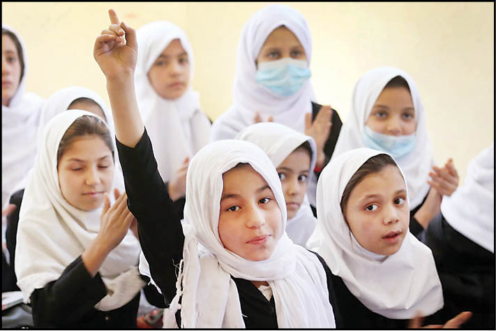 سال 1401؛ وعده طالبان برای بازگشت دختران به مدارس