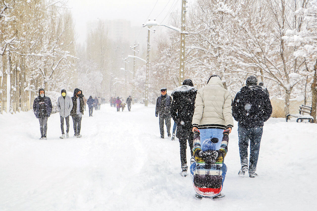 جریان زندگی در روزهای برفی تبریز