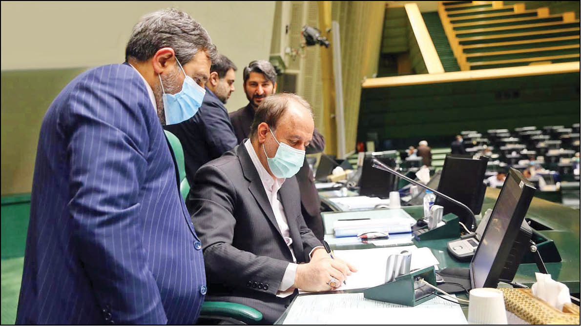 دولت سرانجام به مجلس برنامه مکتوب داد