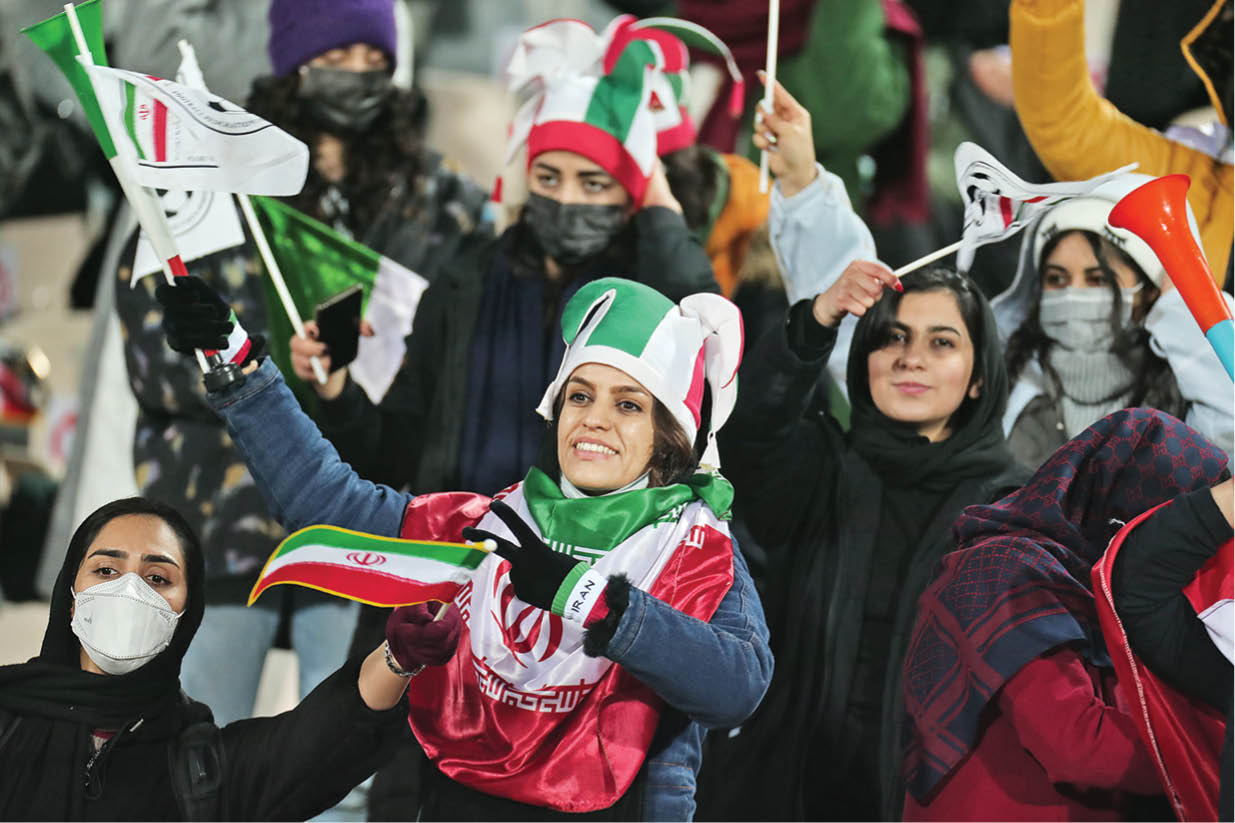 به خوش‌یمنی قدم ‌زنان