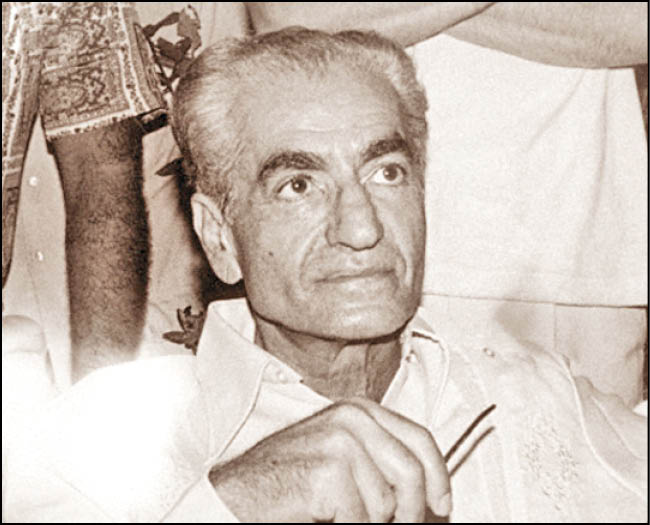 سکونت شاه و فرح در تیمارستان