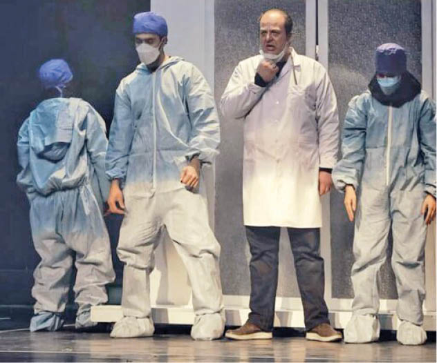 دکتر هاشمیان روی صحنه