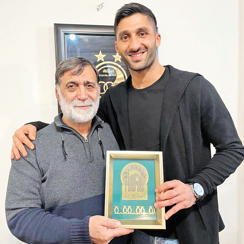 پرنده از قفس پرید