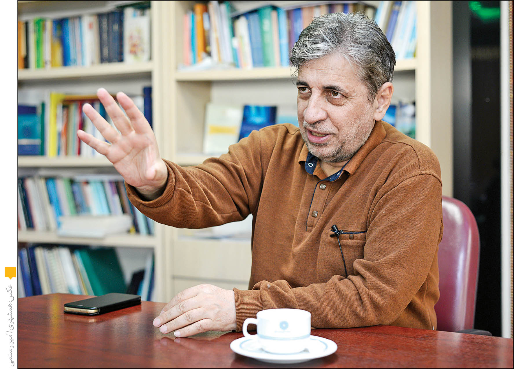 قطار انقلاب برای کسی توقف نمی‌کند