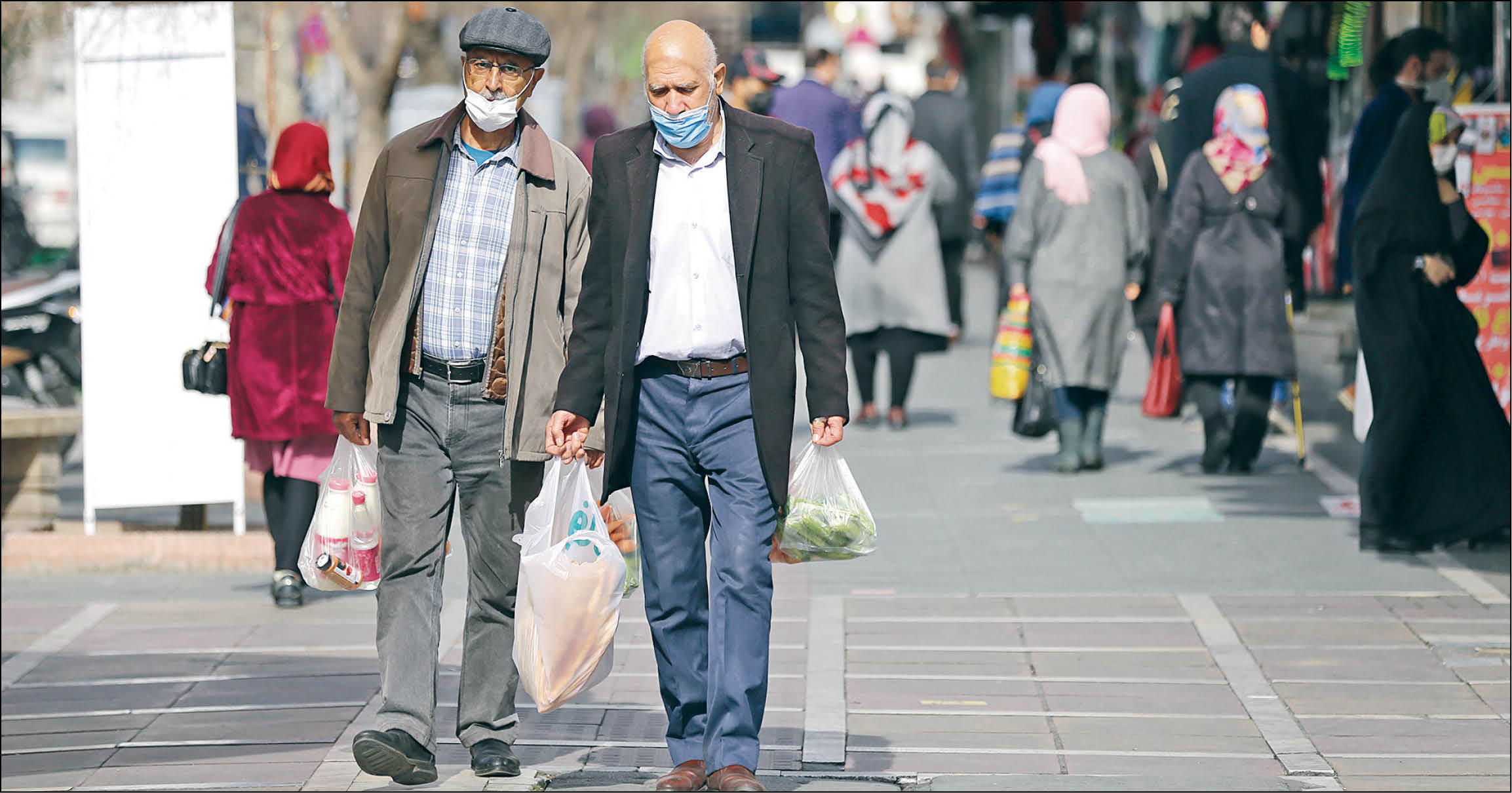 همشهری پیامدهای اوج‌گیری اومیکرون، پایه پولی و نقدینگی را تحلیل می‌کند