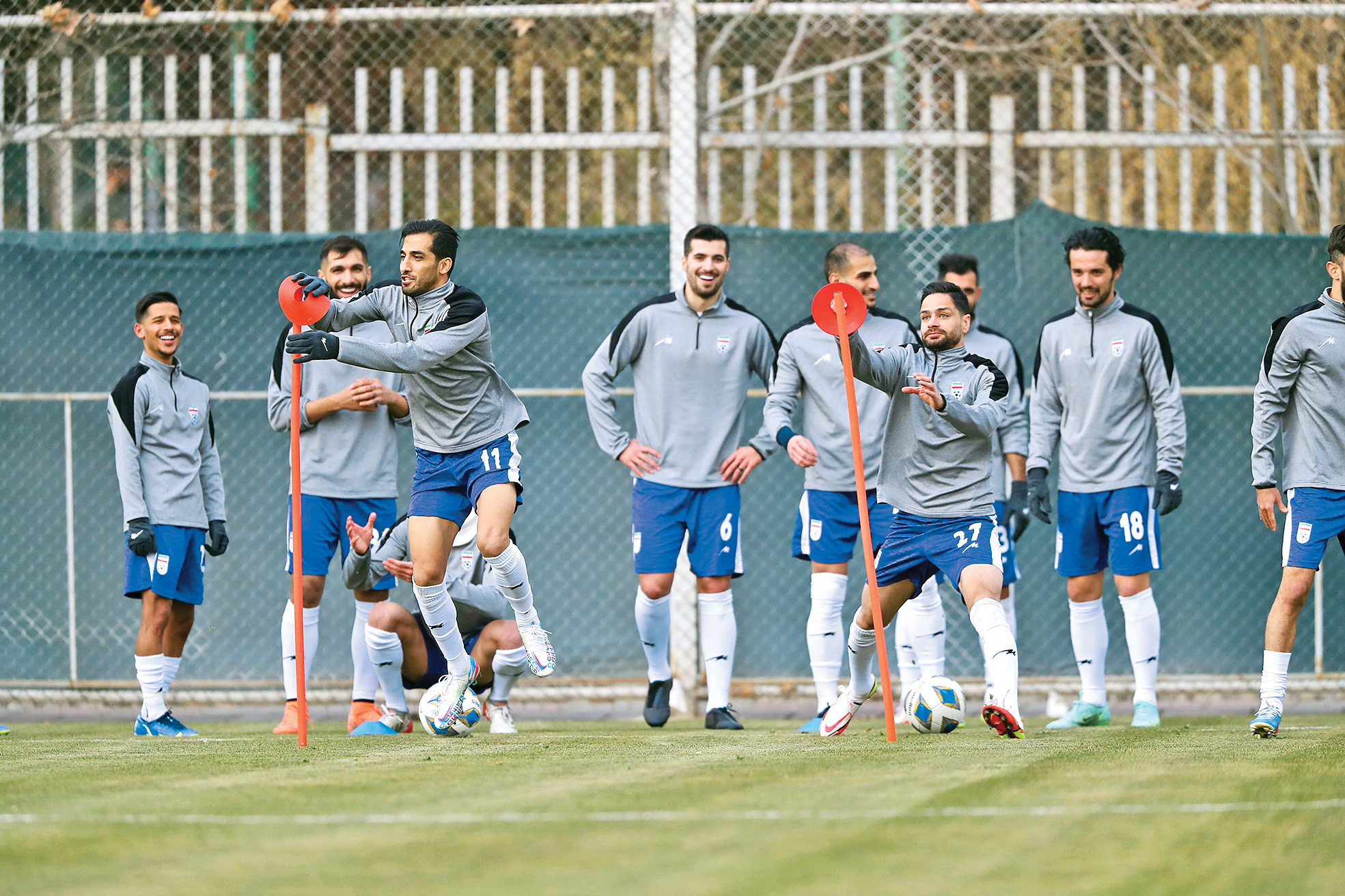 حواس کسی به تیم ملی هست؟