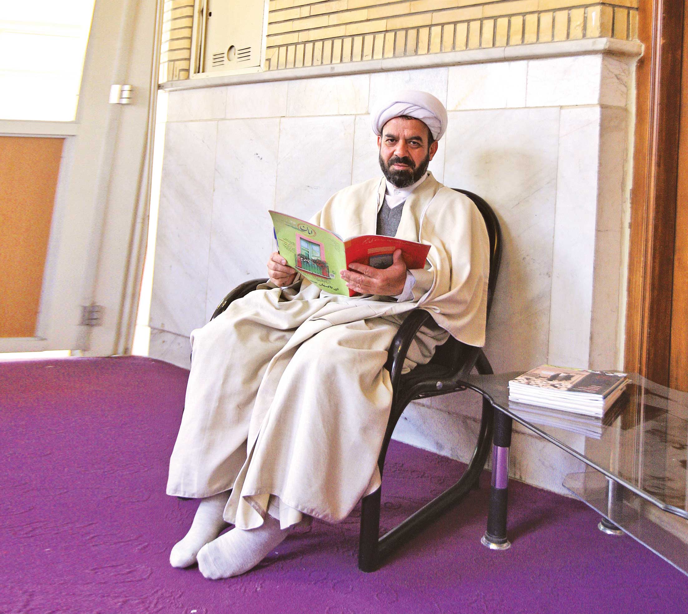 یک روحانی خوش‌ذوق، طرح خیرات کتاب را در مساجد اجرا می‌کند