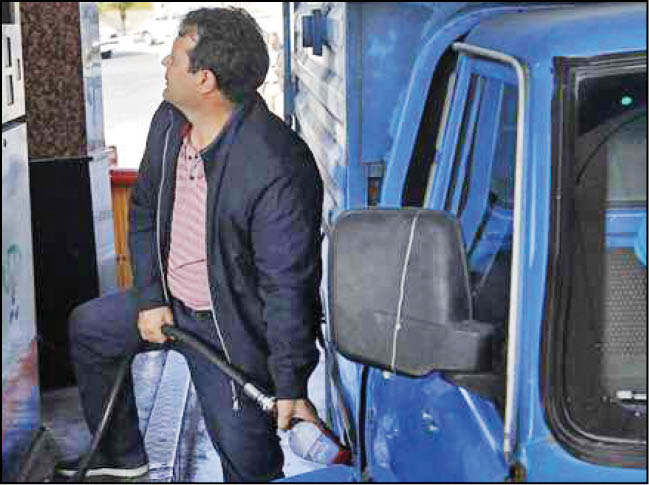 چرا سهمیه بنزین وانت‌بارها آب می‌رود؟