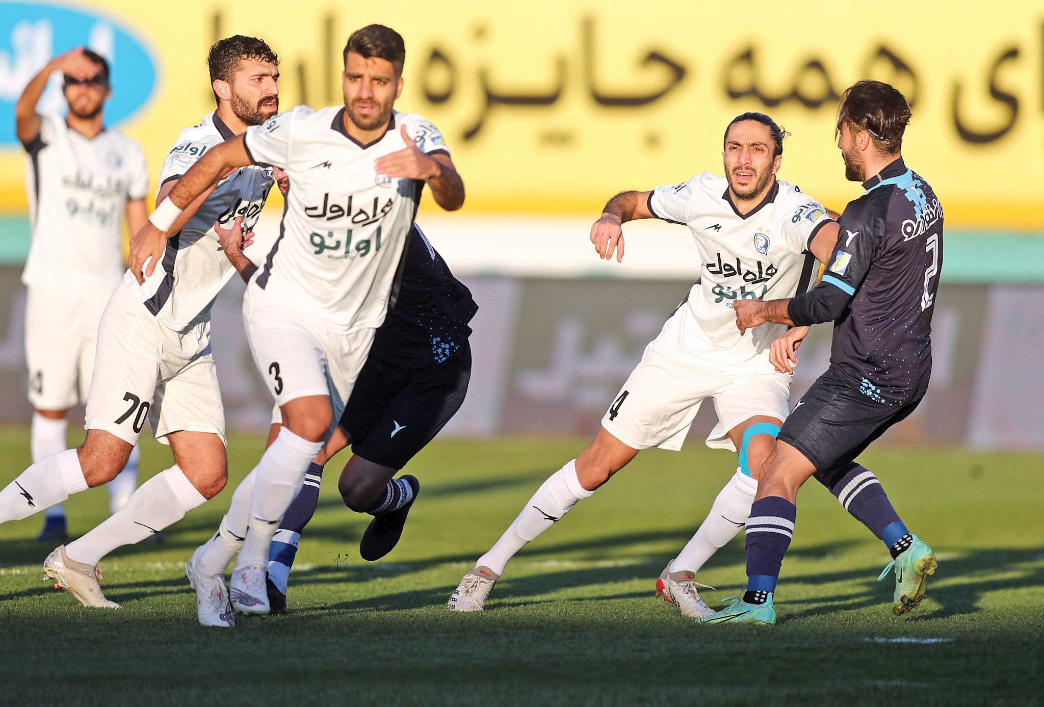 یک حاشیه،3بازنده