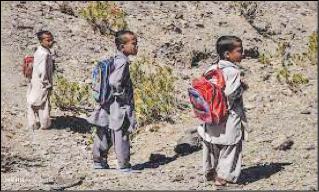 پیگیری /بچه‌های«بم پشت» نه‌کتاب دارند، نه معلم