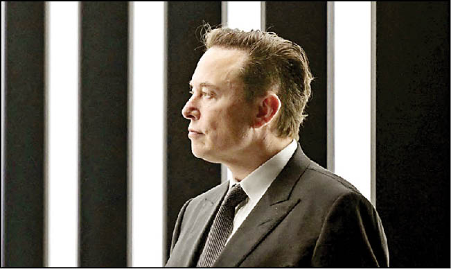 ماسک وام می‌گیرد و توییتر را می‌خرد