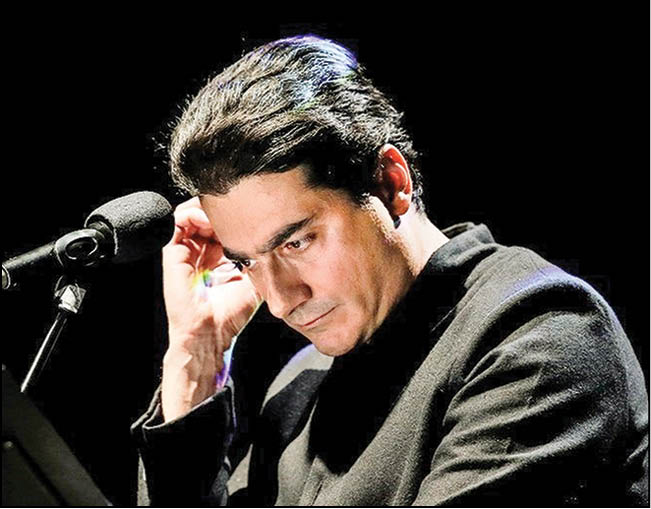 همایون شجریان روی صحنه می‌رود