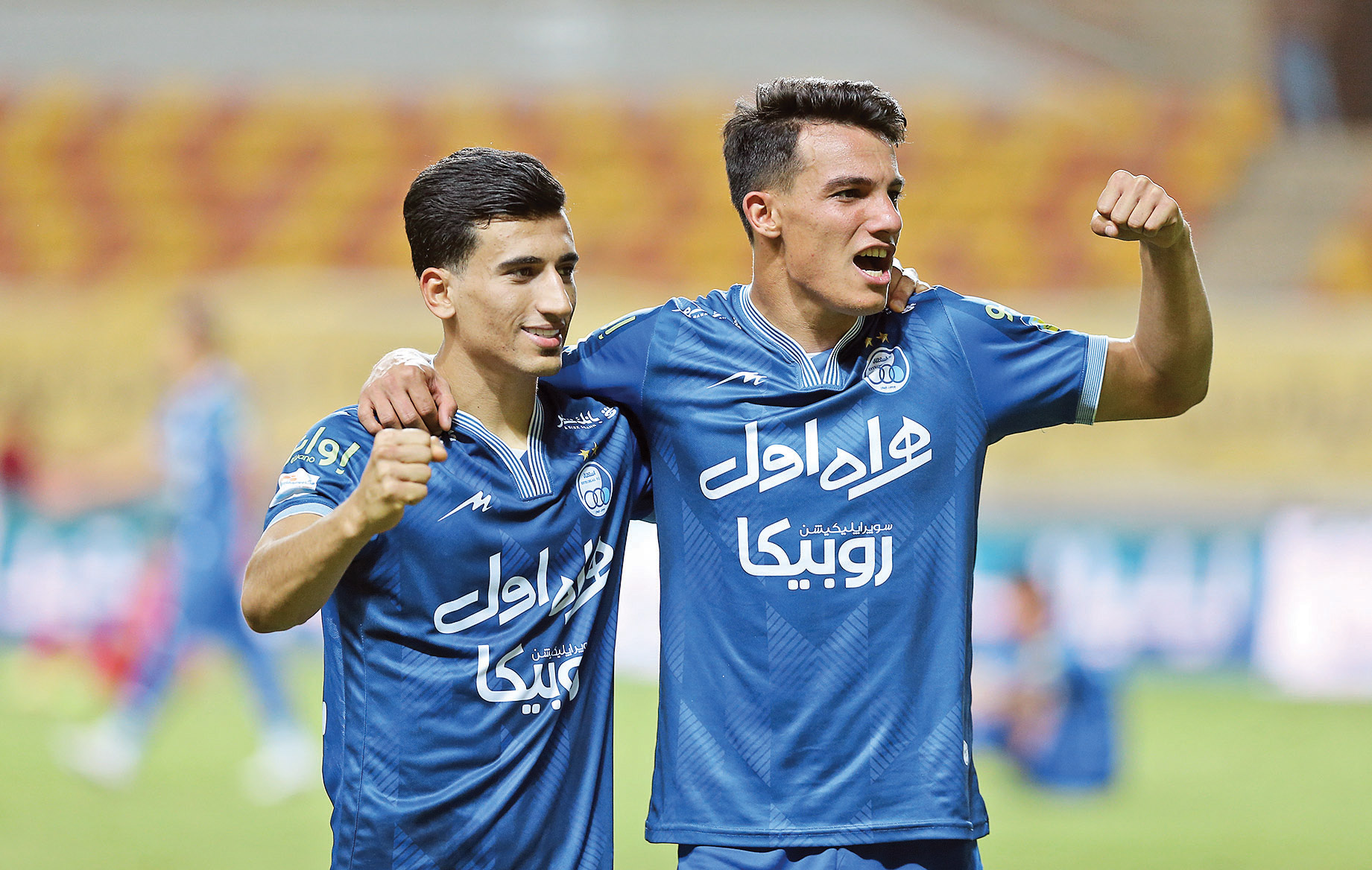 سعادت قهرمانی با خریدهای صالح